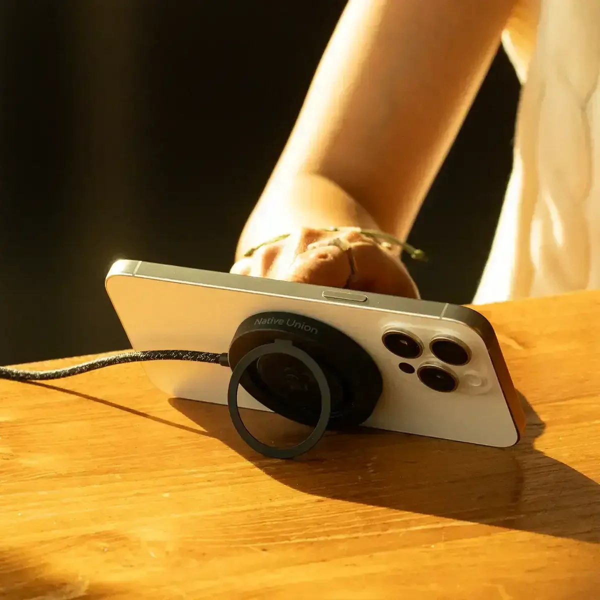 Native Union - SnapStand Qi2 Magnetic Wireless Charger - Ładowarka Bezprzewodowa Magnetyczna - Image 4