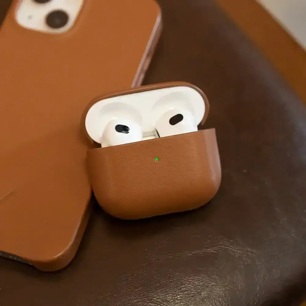 Native Union – Leather Case for AirPods (Gen 3) - Skórzane Etui na AirPods 3. generacji - Image 7