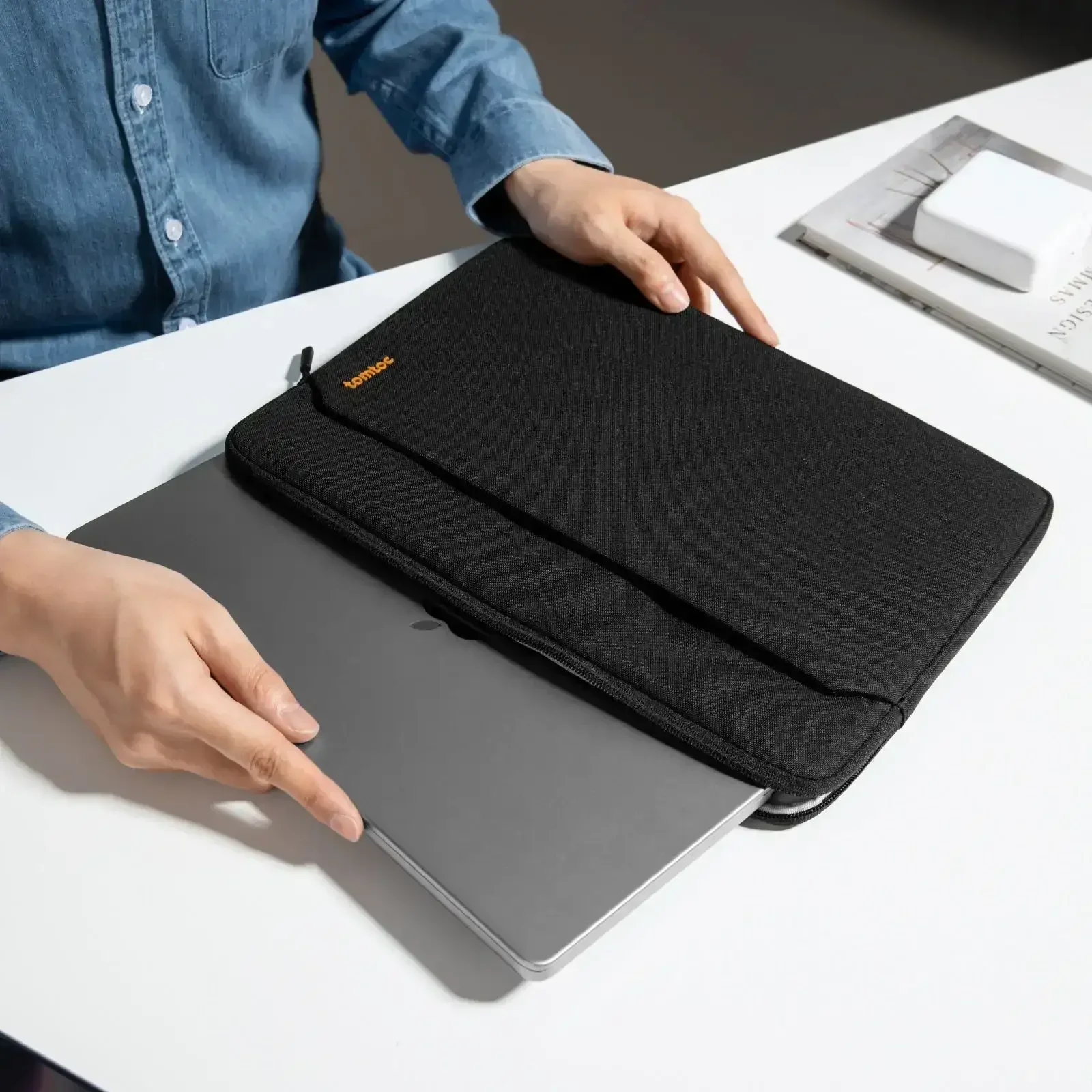 Tomtoc - Light-A18 Laptop Sleeve for 13 inch MacBook Air/Pro - Pokrowiec na MacBooka - Image 16